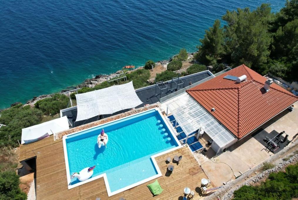 Seafront With Infinity Pool & Eleiko Gym Villa *